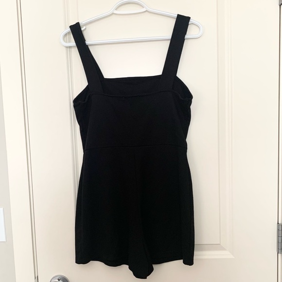 Black Sleeveless Romper - Picture 2 of 5